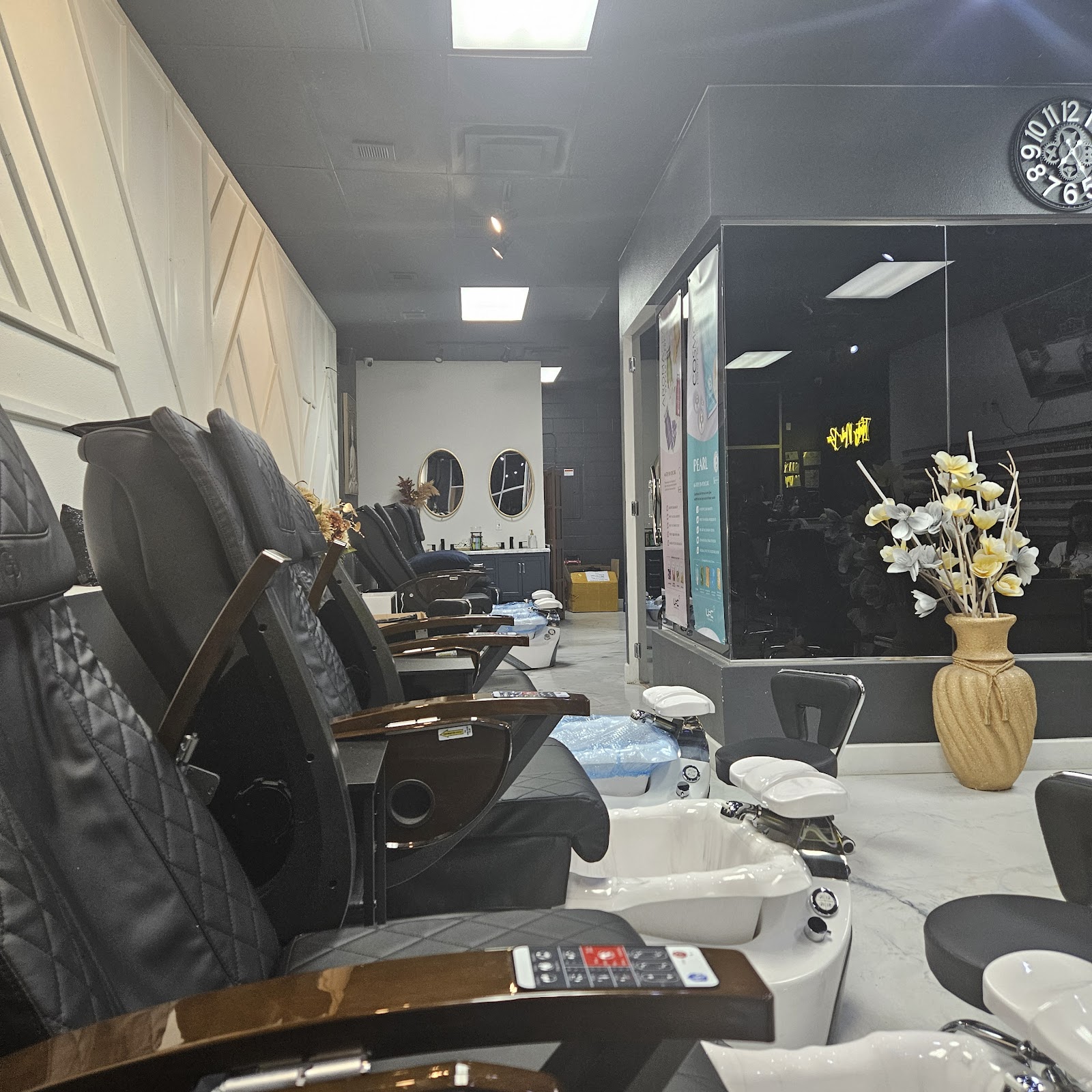 Infinity Nail Bar nail photo 4